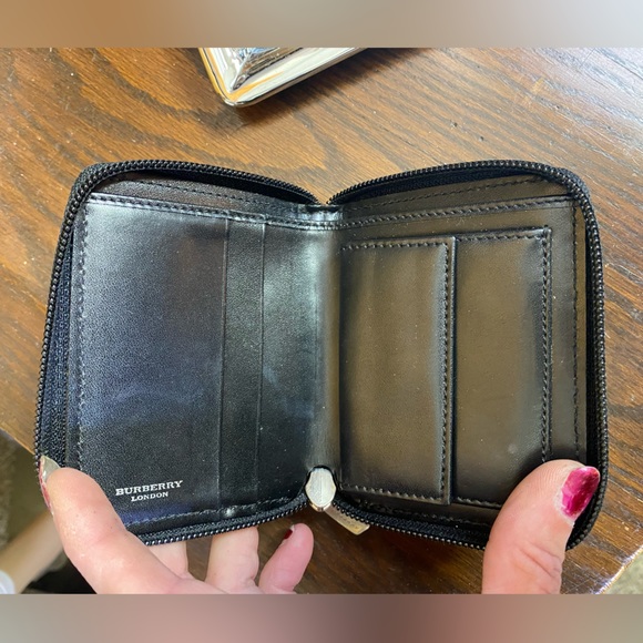 Burberry Nova Check Zippy wallet, NEVER USED! PVC/Black Leather, Made in Italy🔥 - Picture 4 of 8